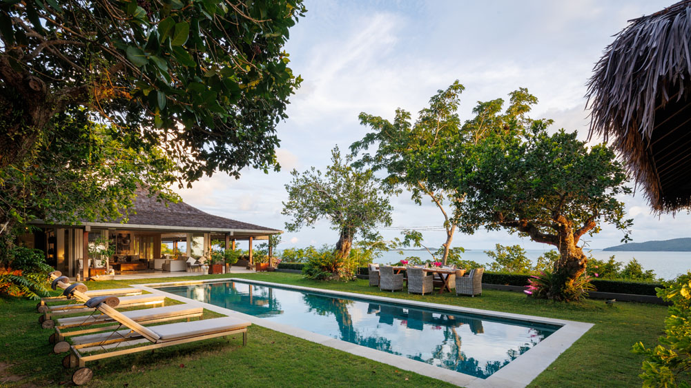 Element of 8 - Alfresco dining by the pool